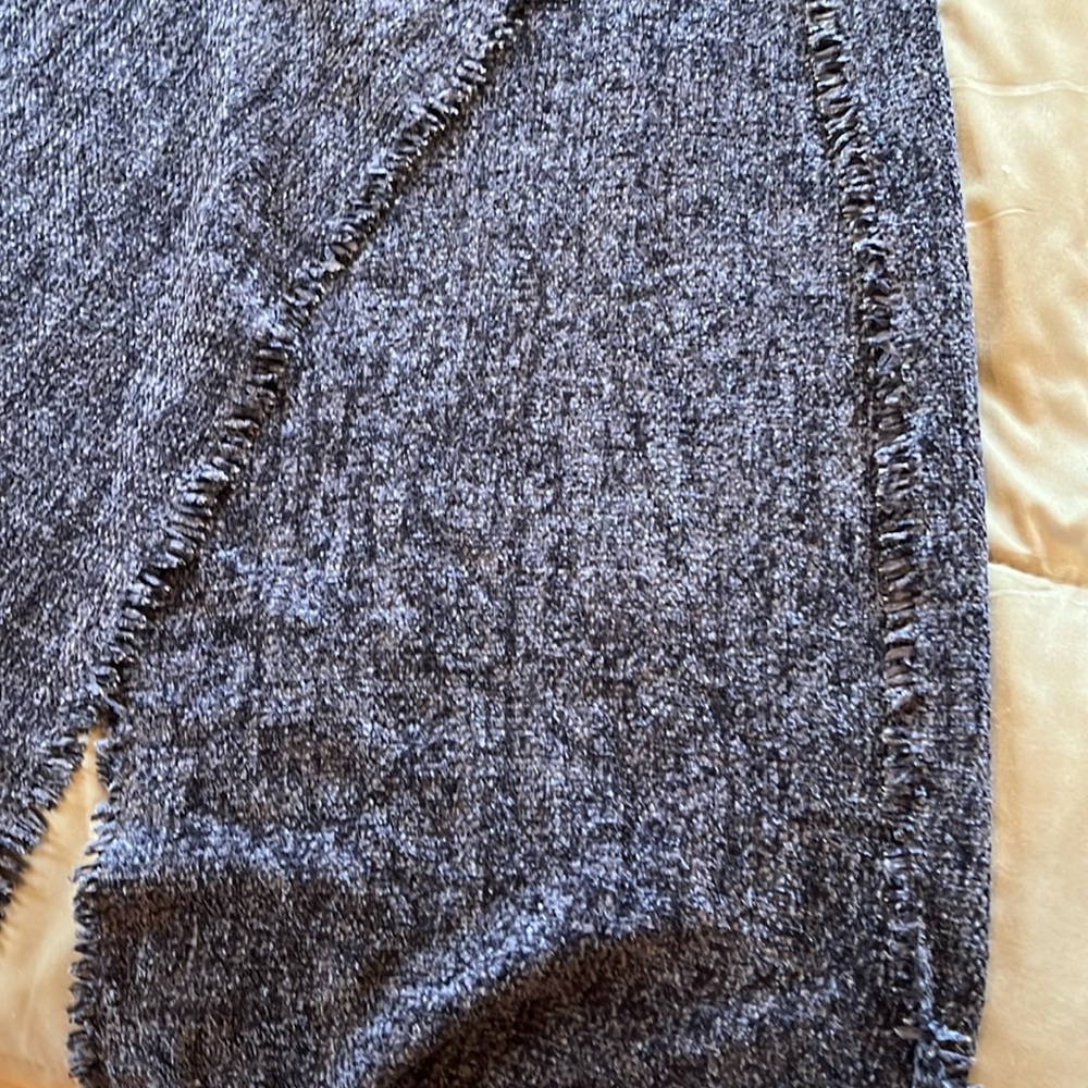 “2 for $12” 🔥🔥🔥Scarf. Only one Navy Blue left. Macy’s brand. - Picture 3 of 5